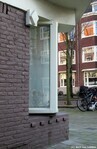 Hoek Geulstraat-Diezestraat met gerenoveerd kozijn.
              <br/>
              Gert-Jan Lobbes, 2018
